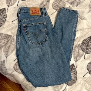 Levi's High Waisted Mom Jean size 27 length 29